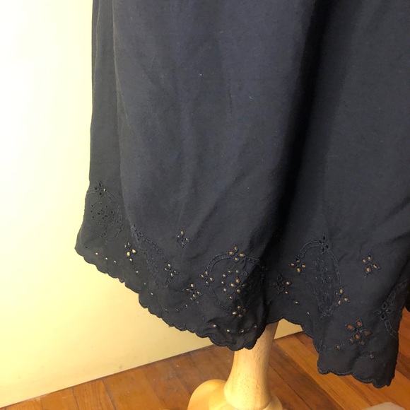 Elegant Black Dress - Picture 2 of 10